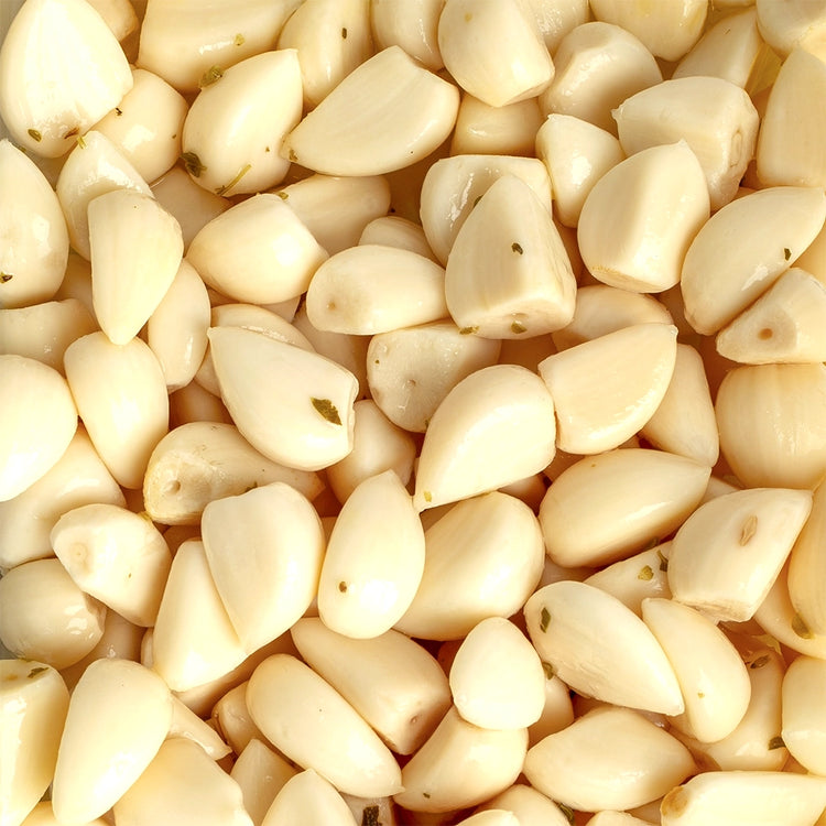 Perelló pickled garlic cloves marinated with oregano and tarragon